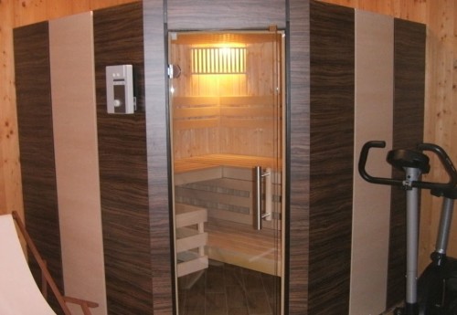 Kleine Wellnessoase mit Sauna und Wärmekabine