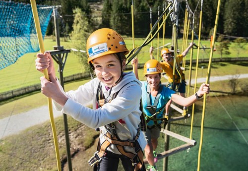 Klettern im Hochseilklettergarten in Flachauwinkl am Badesee © Flachau Tourismus